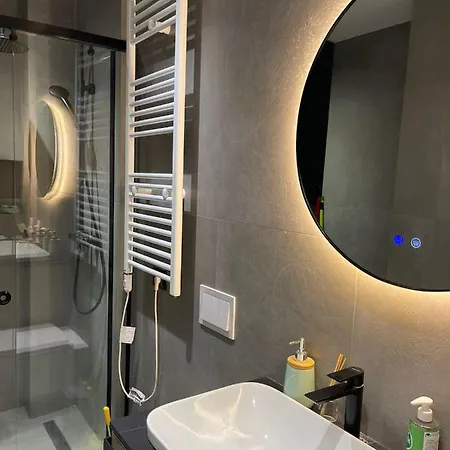 Square 21 Apartment *