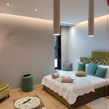 Square 21 Apartment *