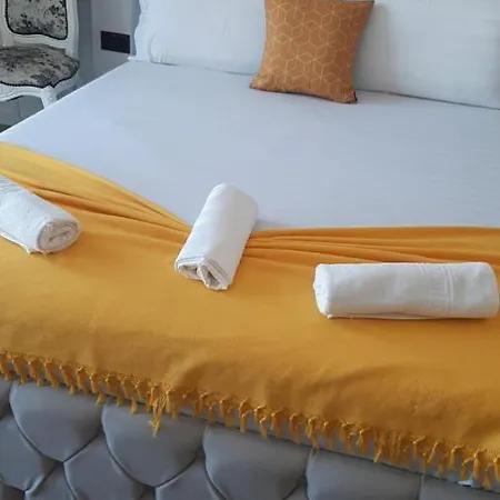 Square 21 * Тирана