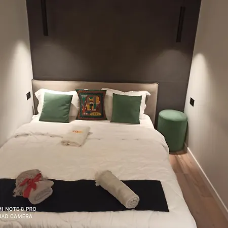 Square 21 Apartment *