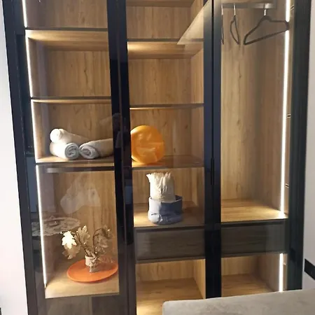 Square 21 * تيرانا